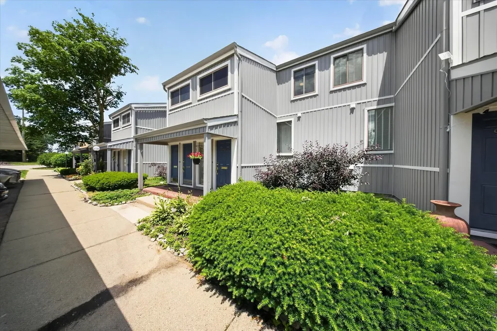 9579 Harbour Cove Court Ypsilanti Charter Township MI 48197