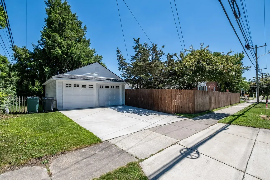 332 Normandy Road Royal Oak City MI 48073