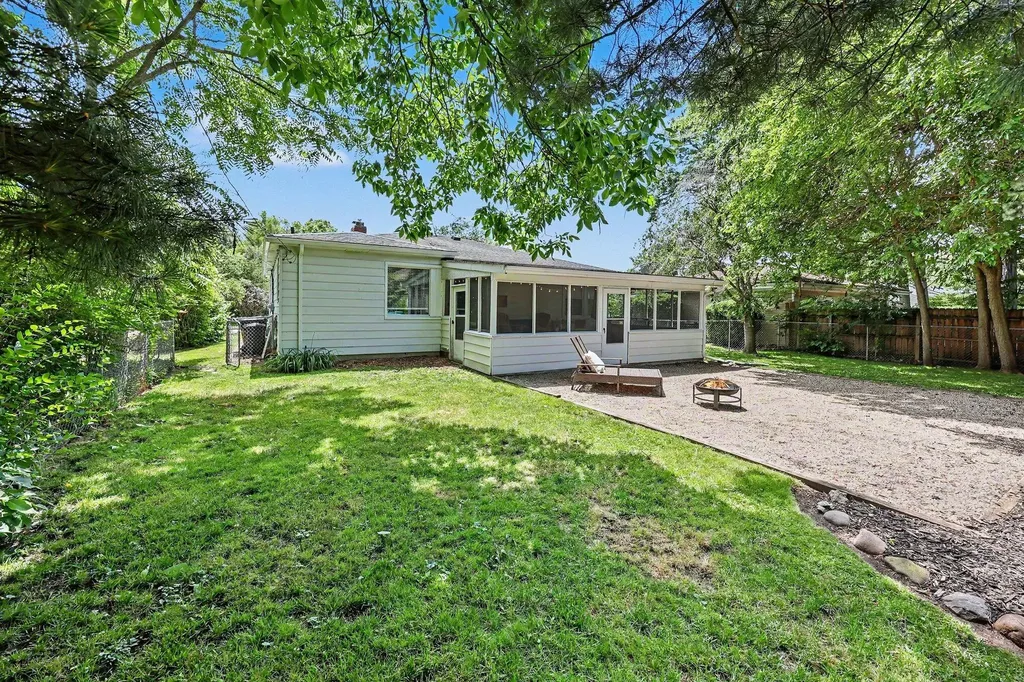 225 Smith Avenue Milan City MI 48160