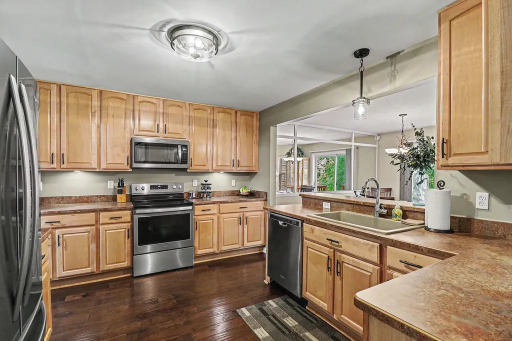 107 S Vista Auburn Hills City MI 48326