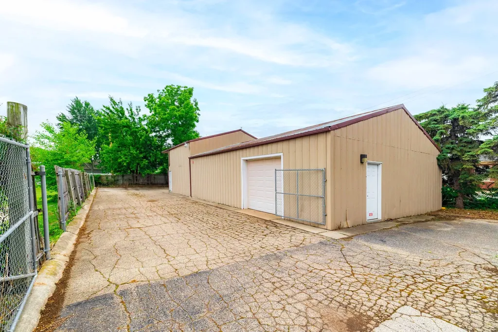 3829 West Road Trenton City MI 48183