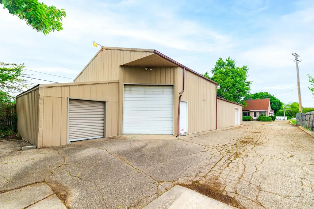 3829 West Road Trenton City MI 48183