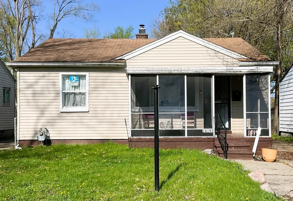 16191 Salem Detroit City MI 48219
