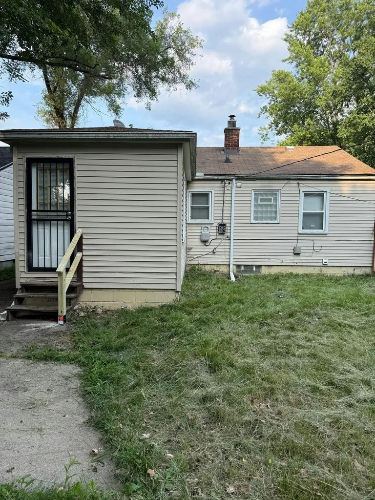 16191 Salem Detroit City MI 48219