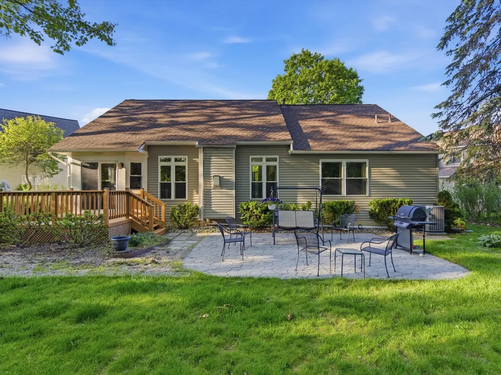 8473 Parkridge Drive Dexter City MI 48130