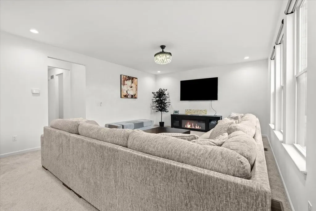 50975 Baileys Landing Canton Charter Township MI 48187