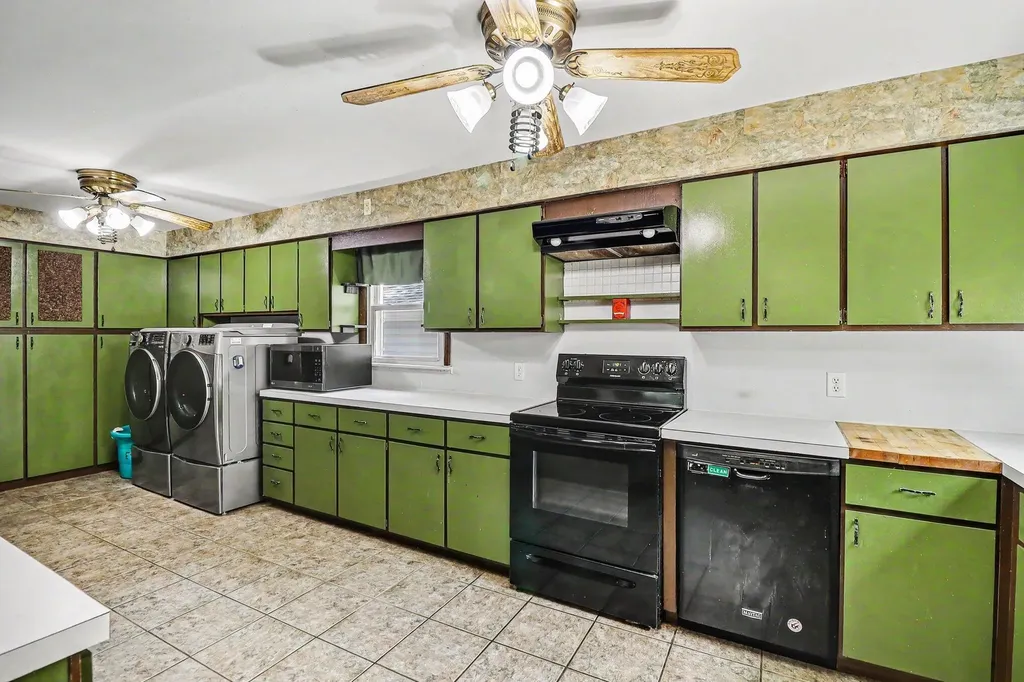 10624 Borgman Avenue Van Buren Charter Township MI 48111