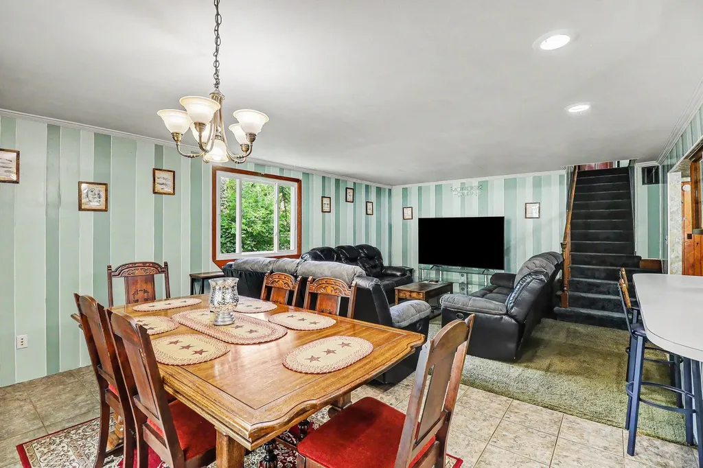 10624 Borgman Avenue Van Buren Charter Township MI 48111