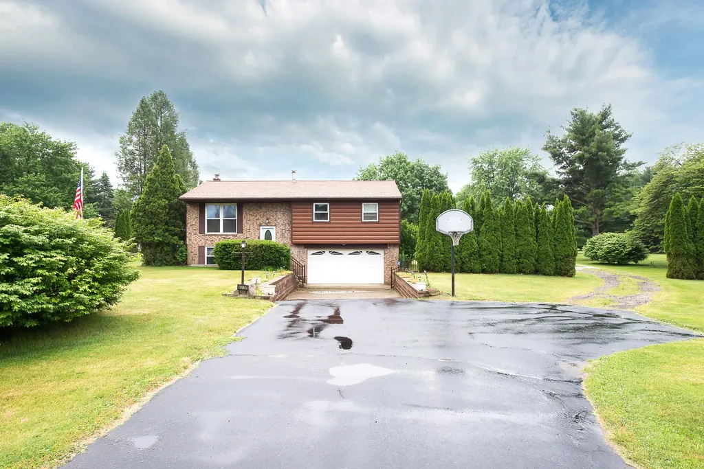 4338 Swarthout Road Hamburg Township MI 48169