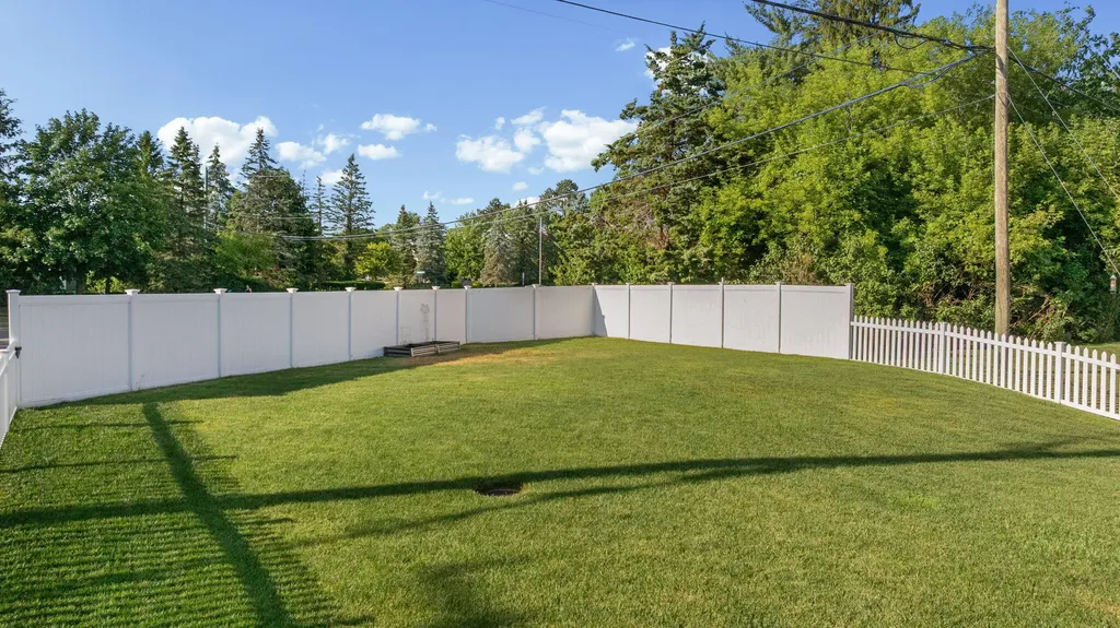 3088 Madison Street Wixom City MI 48393