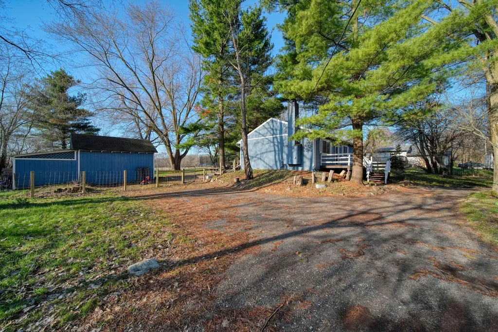 6112 Bemis Road Augusta Charter Township MI 48197