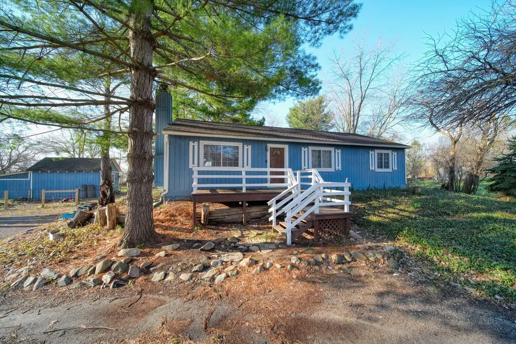 6112 Bemis Road Augusta Charter Township MI 48197