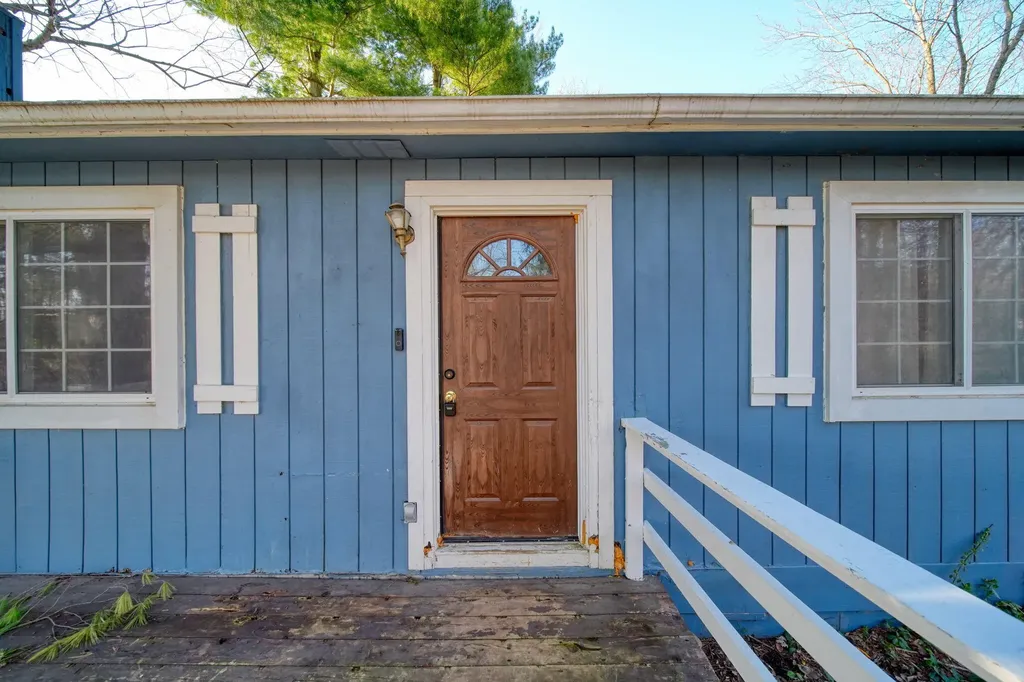 6112 Bemis Road Augusta Charter Township MI 48197