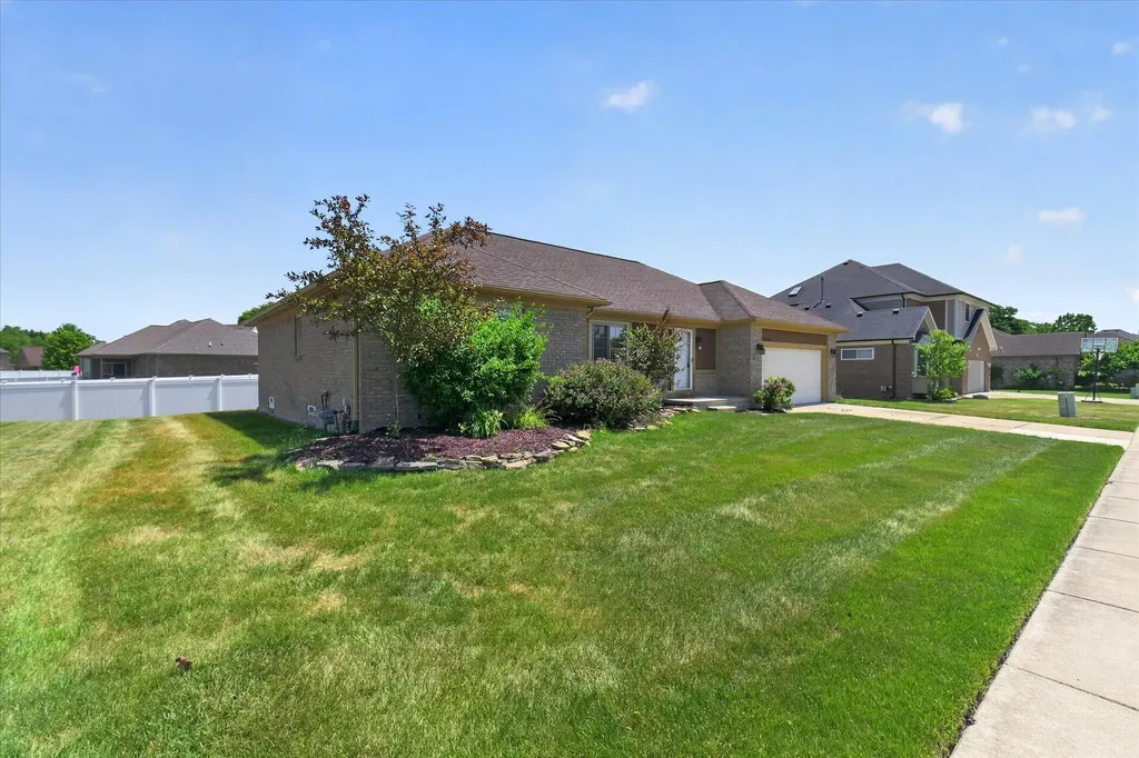 33470 Paoletti Drive Fraser City MI 48026