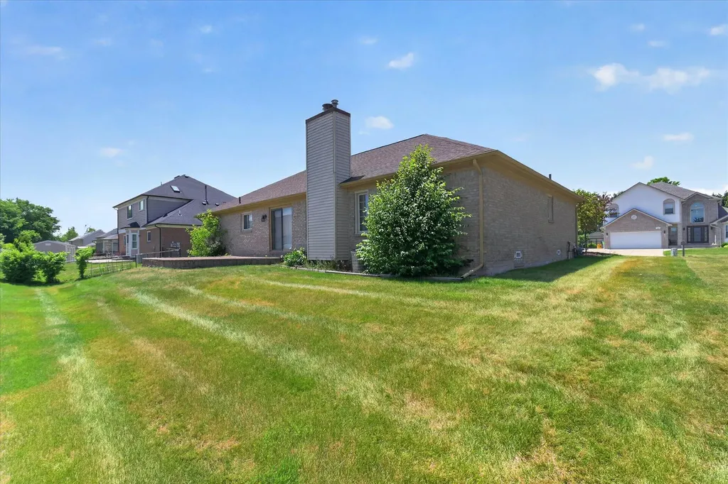 33470 Paoletti Drive Fraser City MI 48026