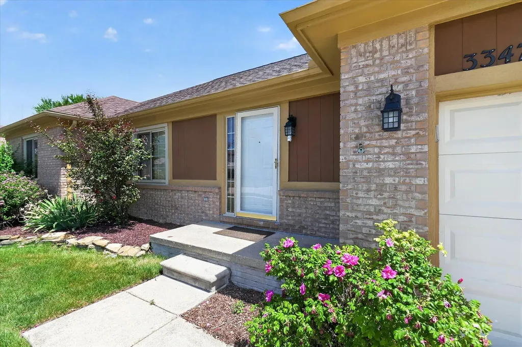 33470 Paoletti Drive Fraser City MI 48026