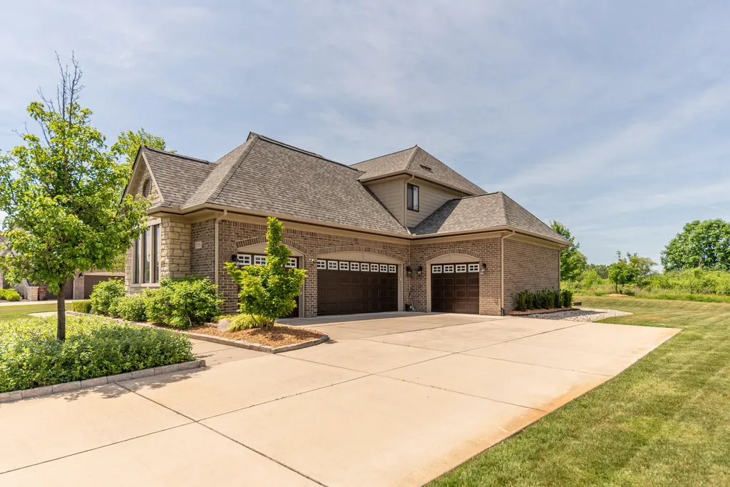2376 Westbrooke Circle S Ann Arbor Charter Township MI 48105
