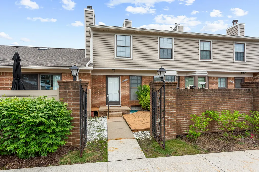 31008 Country Bluff Farmington Hills City MI 48331