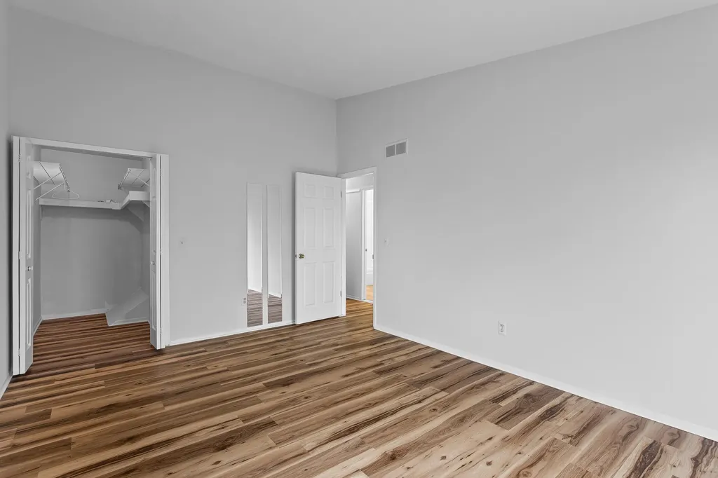 31008 Country Bluff Farmington Hills City MI 48331