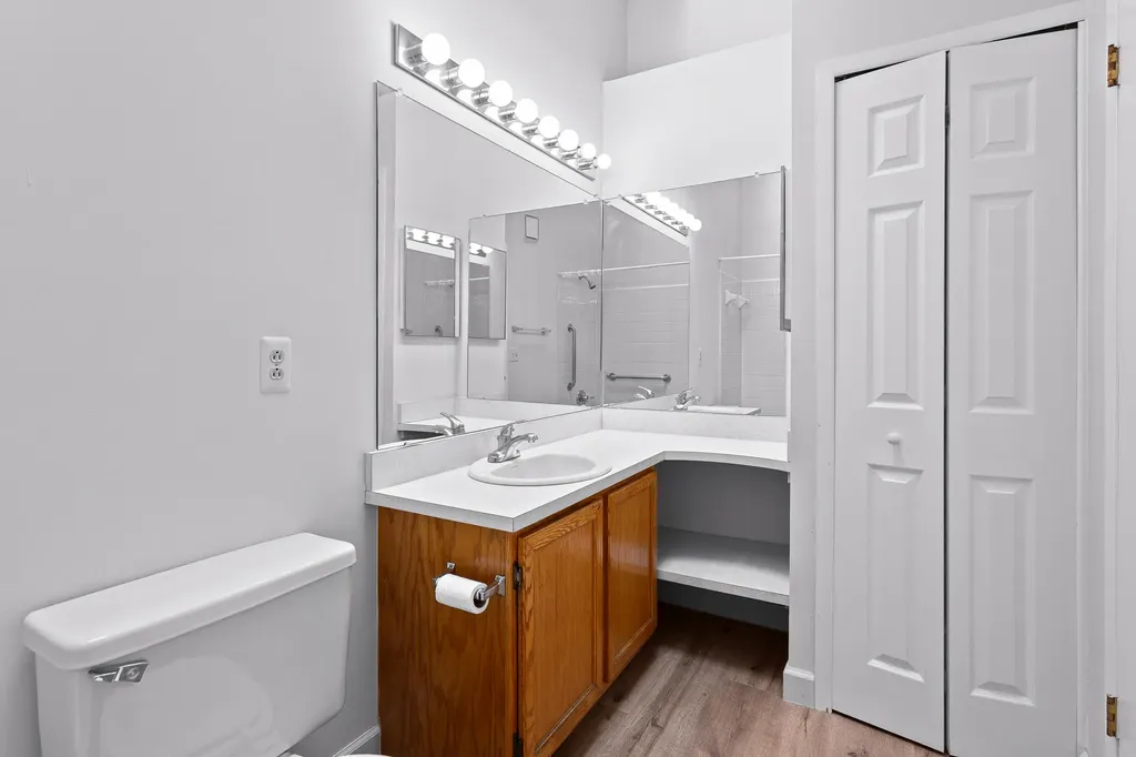 31008 Country Bluff Farmington Hills City MI 48331