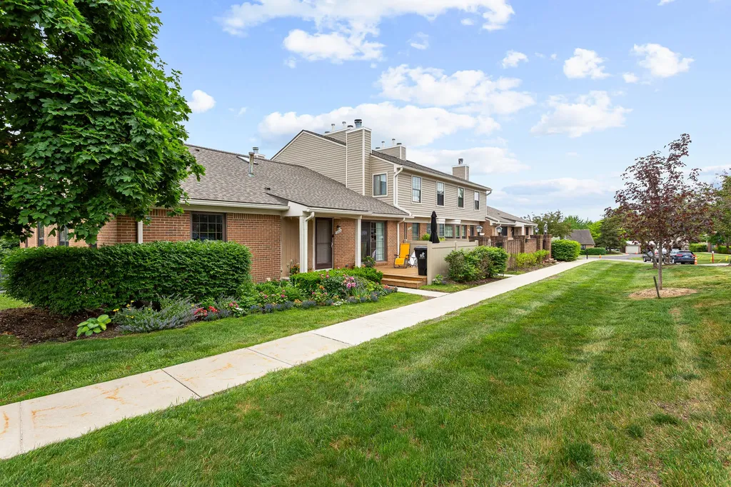 31008 Country Bluff Farmington Hills City MI 48331