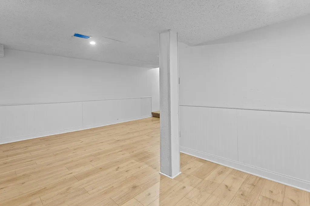 31008 Country Bluff Farmington Hills City MI 48331