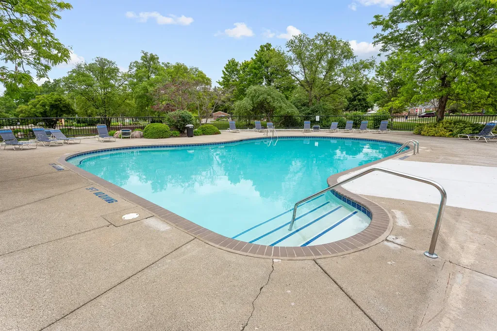 31008 Country Bluff Farmington Hills City MI 48331