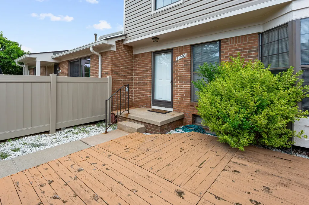 31008 Country Bluff Farmington Hills City MI 48331