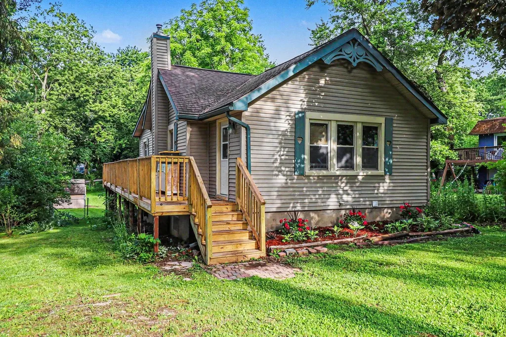 471 Elkinford Drive White Lake Charter Township MI 48383