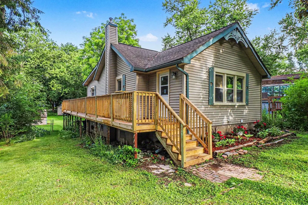 471 Elkinford Drive White Lake Charter Township MI 48383