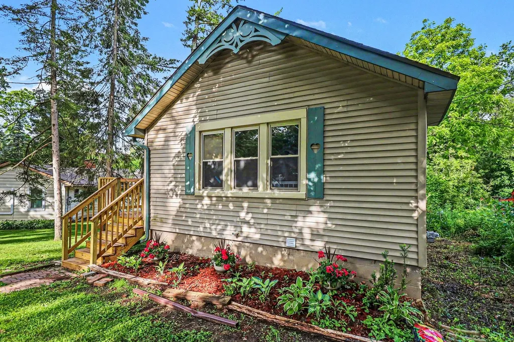 471 Elkinford Drive White Lake Charter Township MI 48383