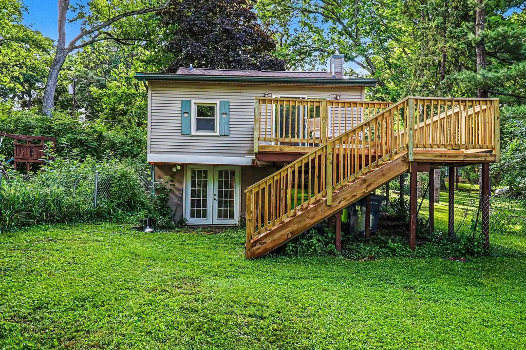 471 Elkinford Drive White Lake Charter Township MI 48383