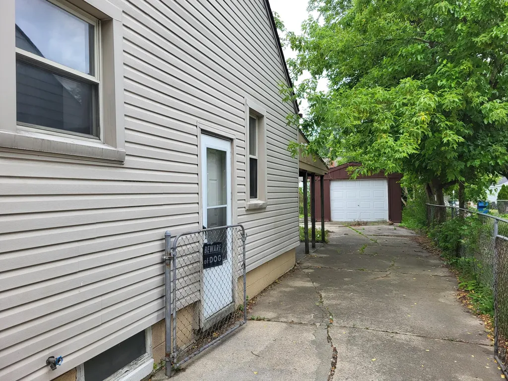 22820 Teppert Avenue Eastpointe City MI 48021