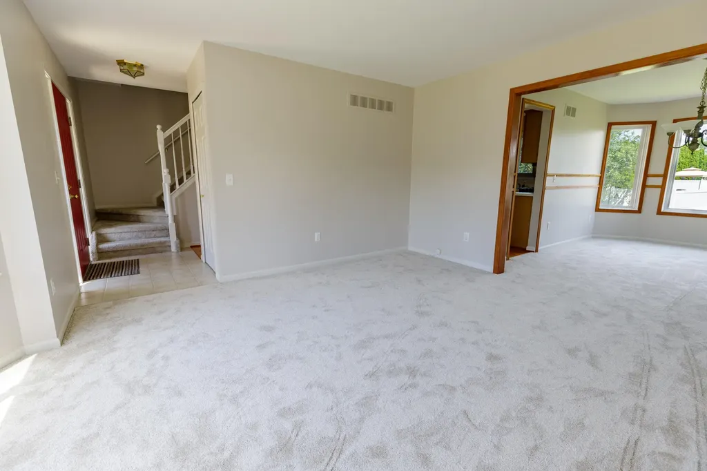 33738 Elmira Court Livonia City MI 48150