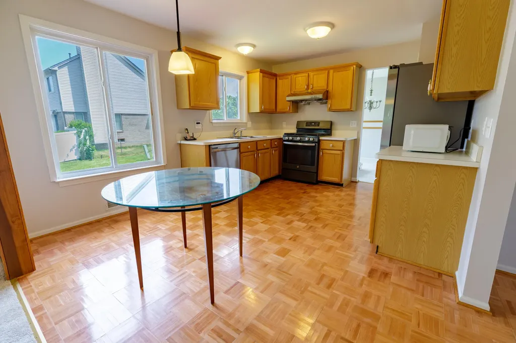 33738 Elmira Court Livonia City MI 48150