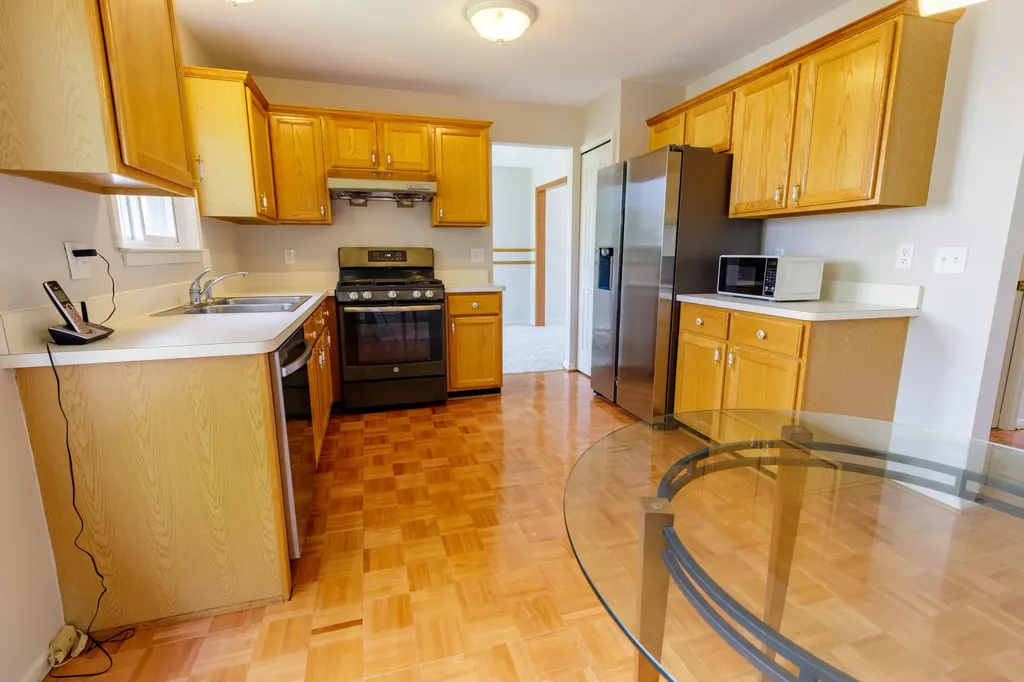 33738 Elmira Court Livonia City MI 48150