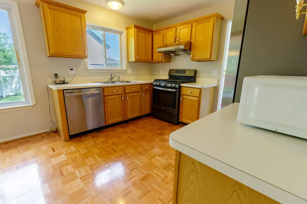 33738 Elmira Court Livonia City MI 48150