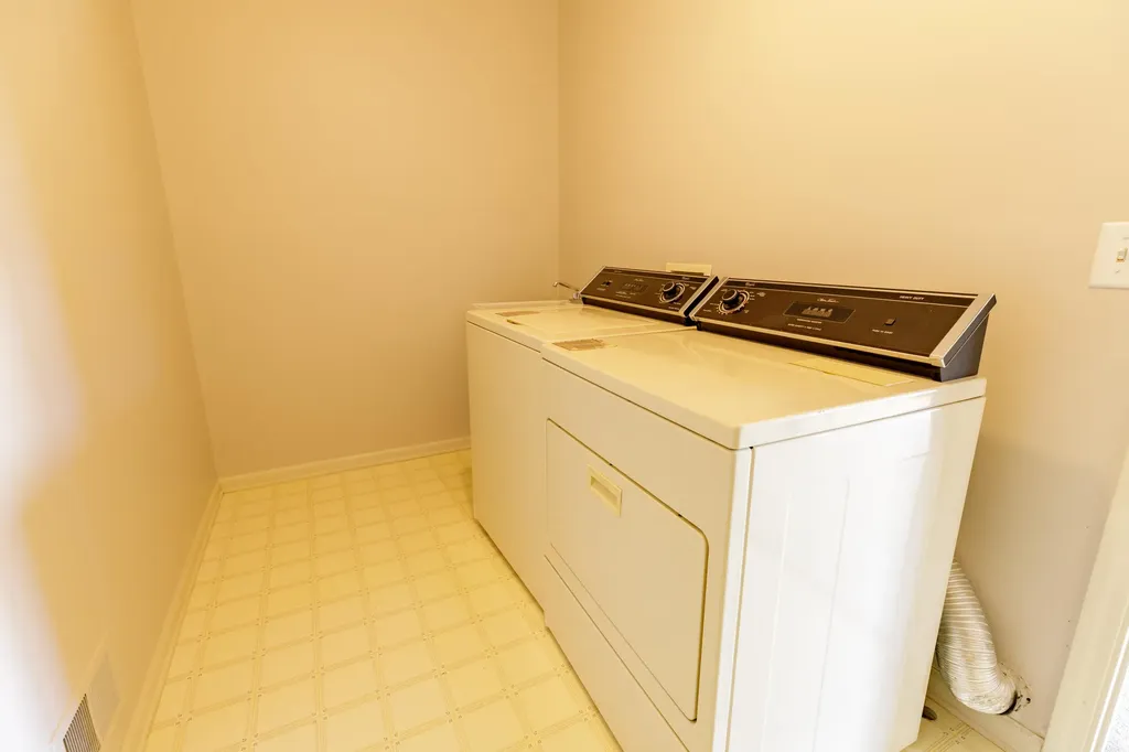 33738 Elmira Court Livonia City MI 48150