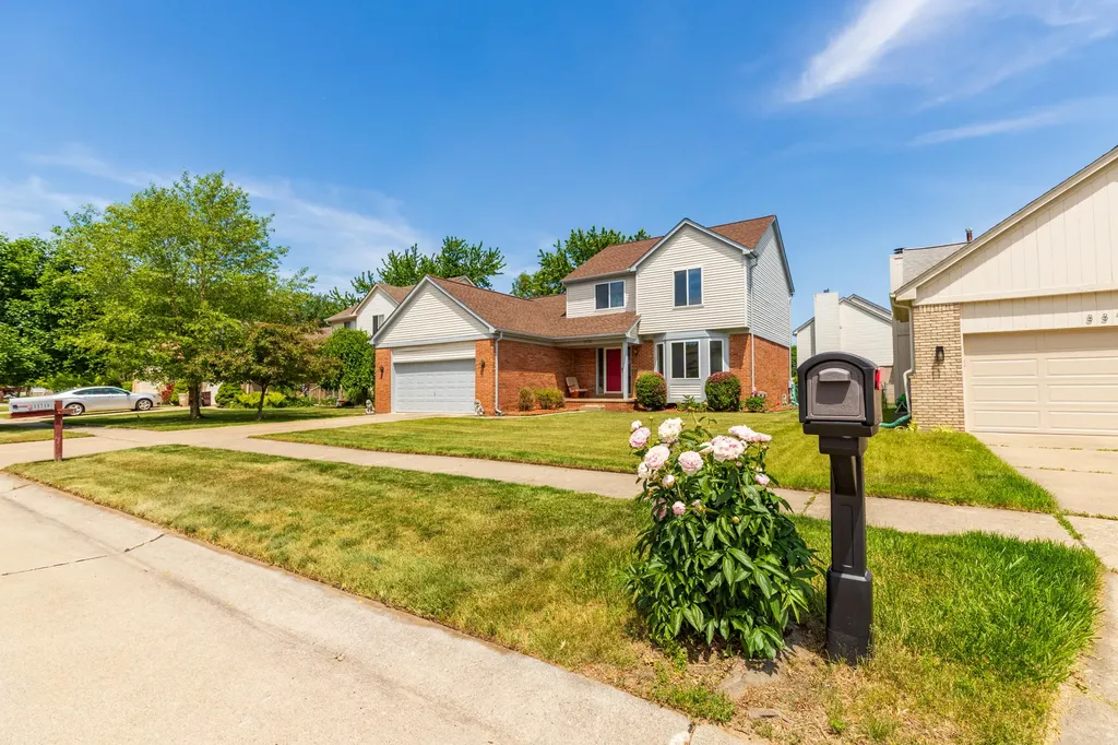 33738 Elmira Court Livonia City MI 48150