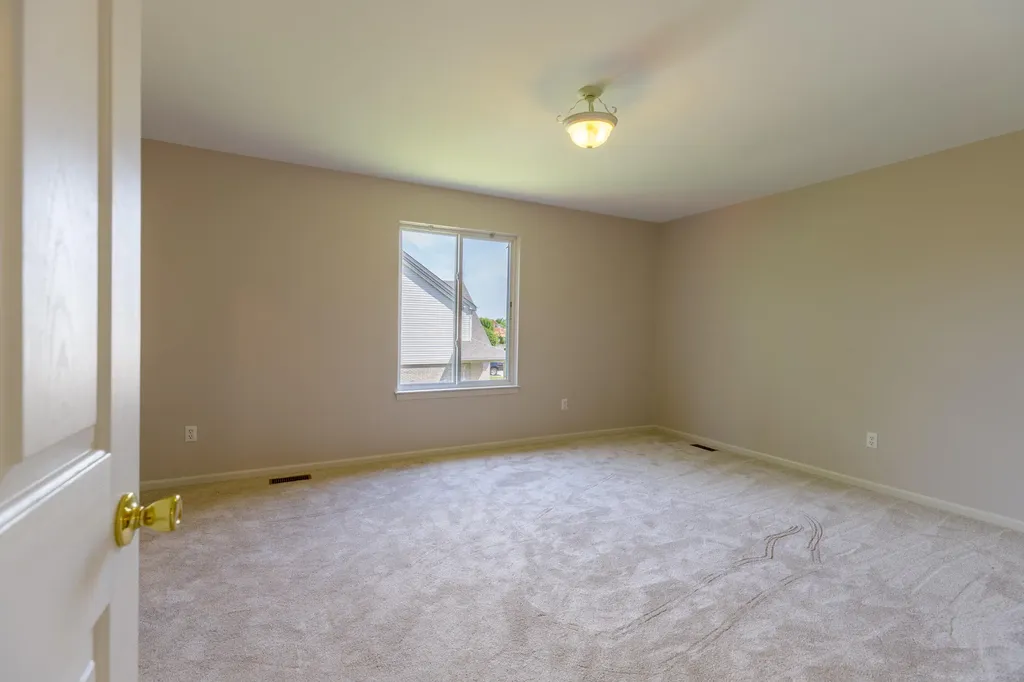 33738 Elmira Court Livonia City MI 48150
