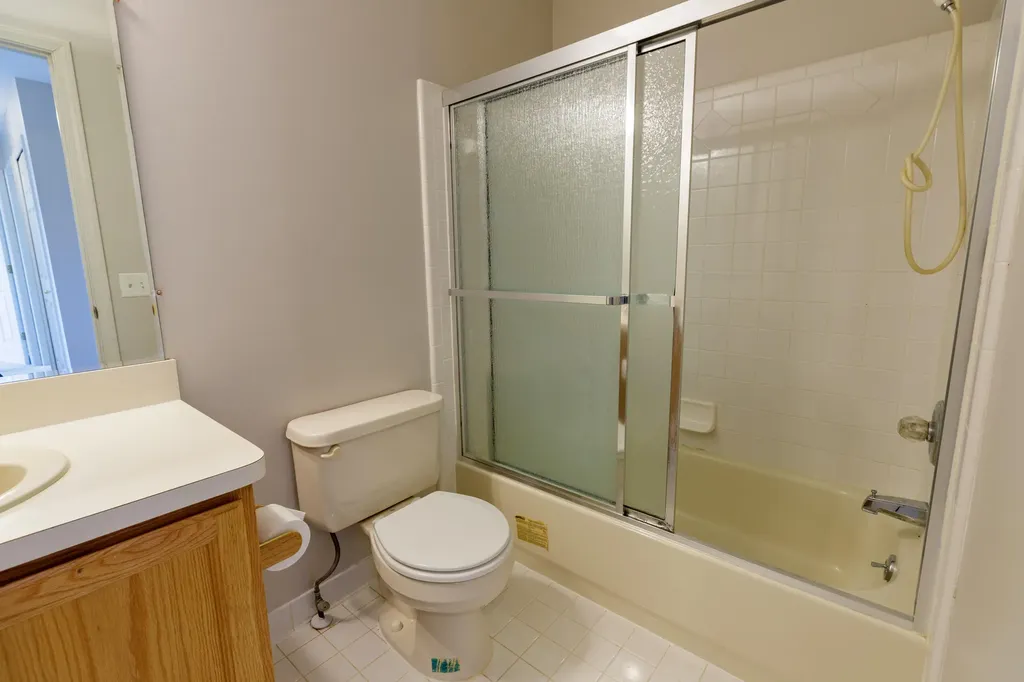 33738 Elmira Court Livonia City MI 48150