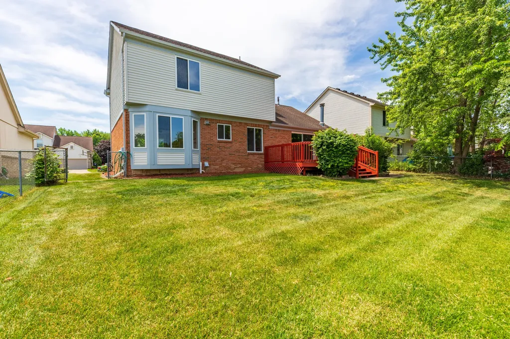 33738 Elmira Court Livonia City MI 48150