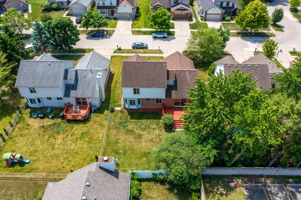 33738 Elmira Court Livonia City MI 48150