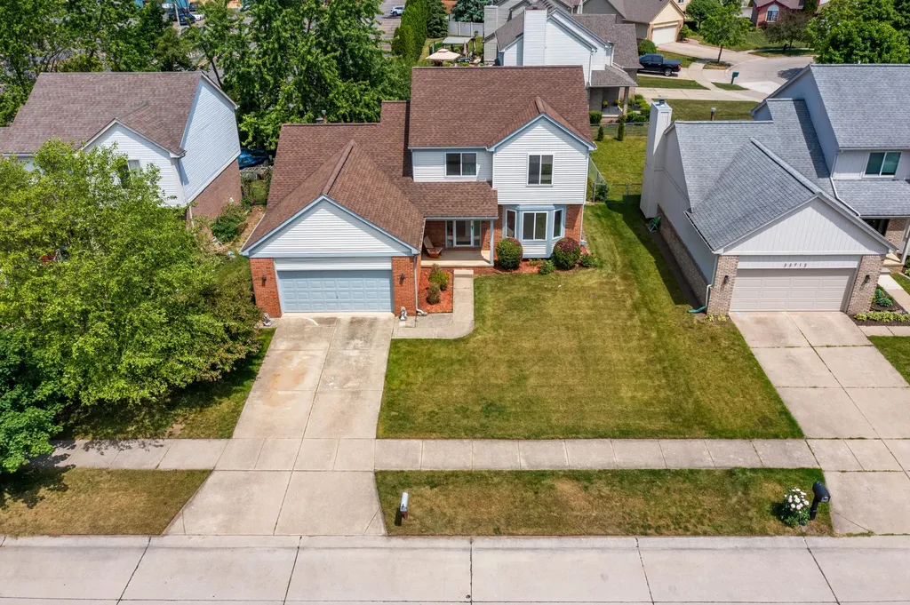 33738 Elmira Court Livonia City MI 48150