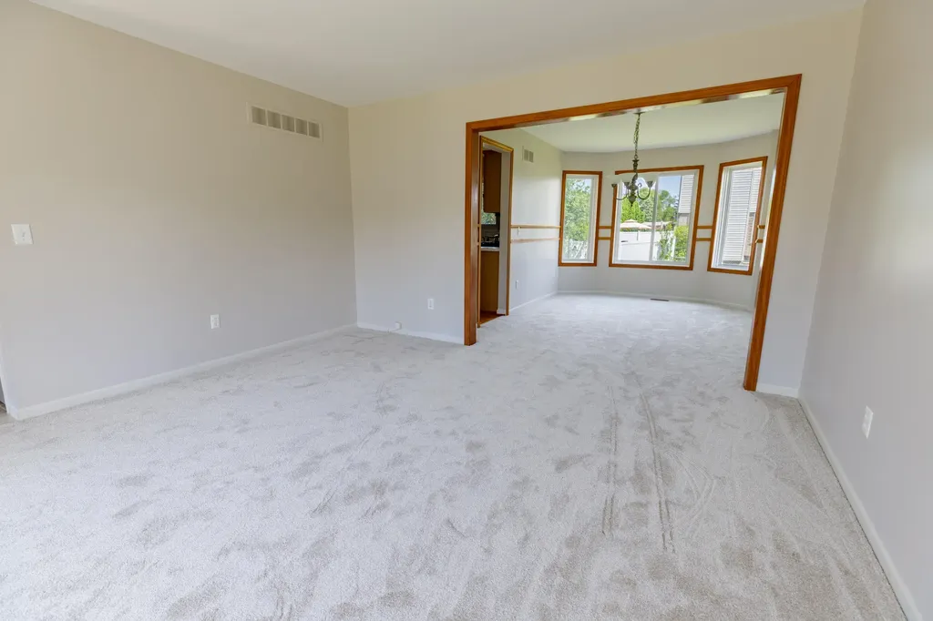 33738 Elmira Court Livonia City MI 48150