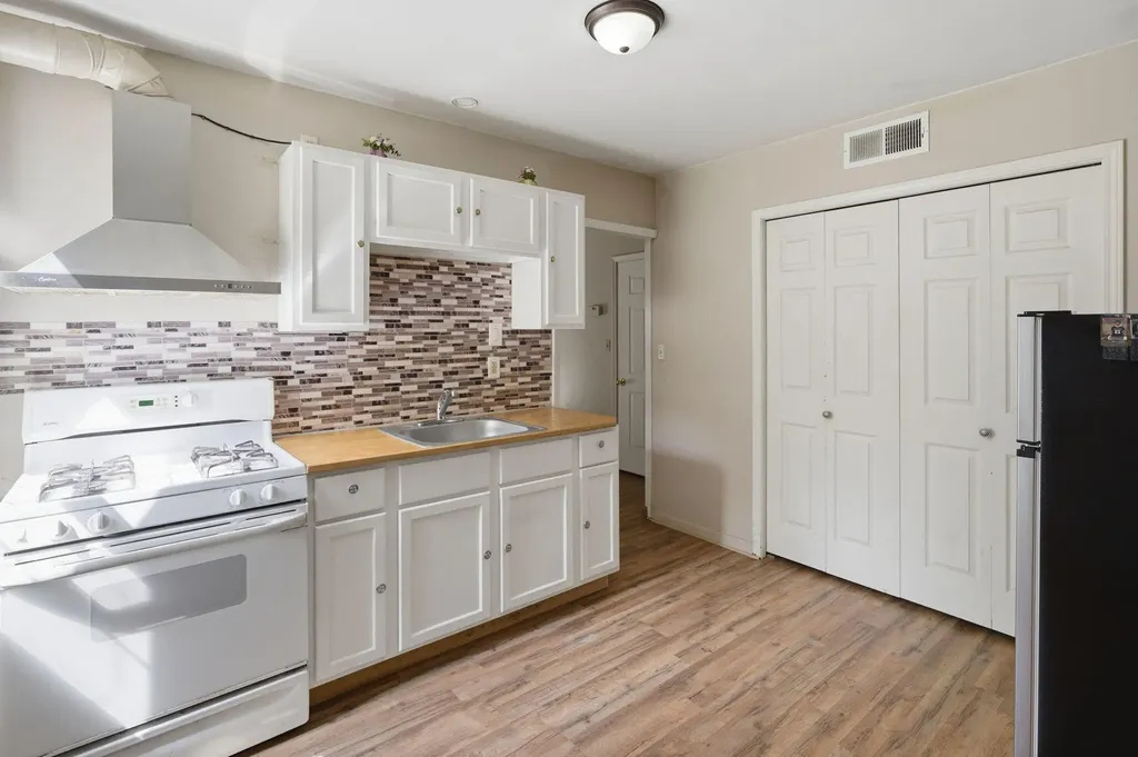 9050 Almena Drive Oshtemo Charter Township MI 49009