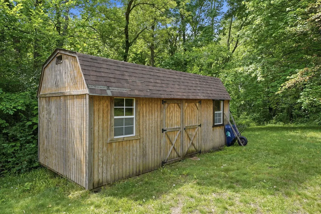 9050 Almena Drive Oshtemo Charter Township MI 49009