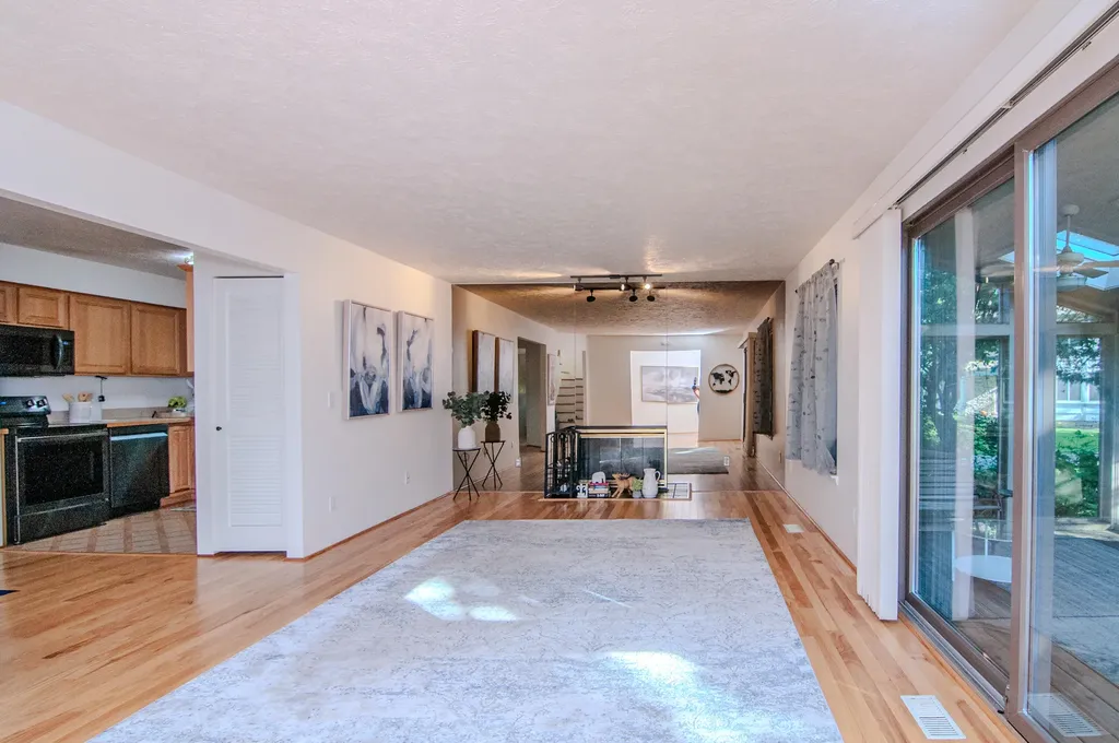 1325 Chartwell Carriage Way S East Lansing City MI 48823