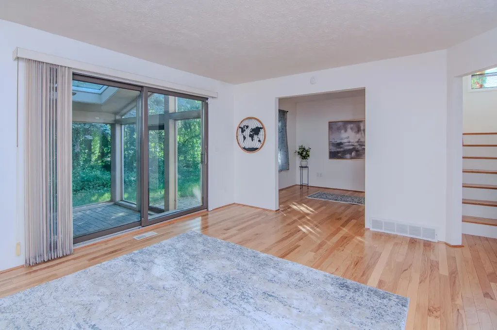 1325 Chartwell Carriage Way S East Lansing City MI 48823