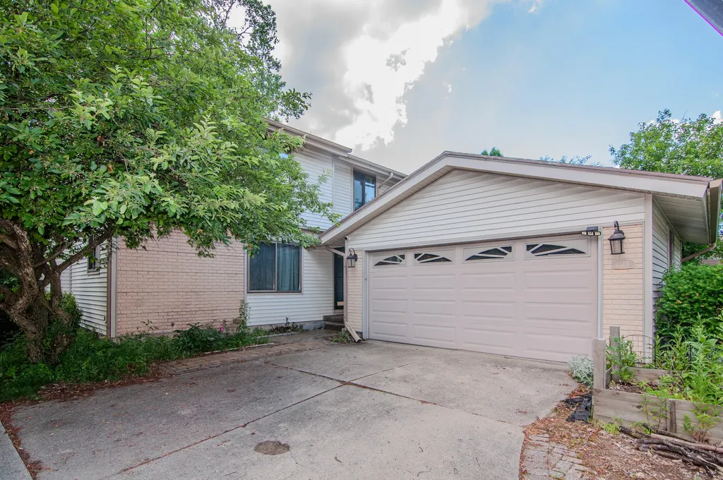 1325 Chartwell Carriage Way S East Lansing City MI 48823